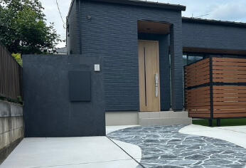 ポストと宅配ボックス一体による、受け取りやすさを追求した形